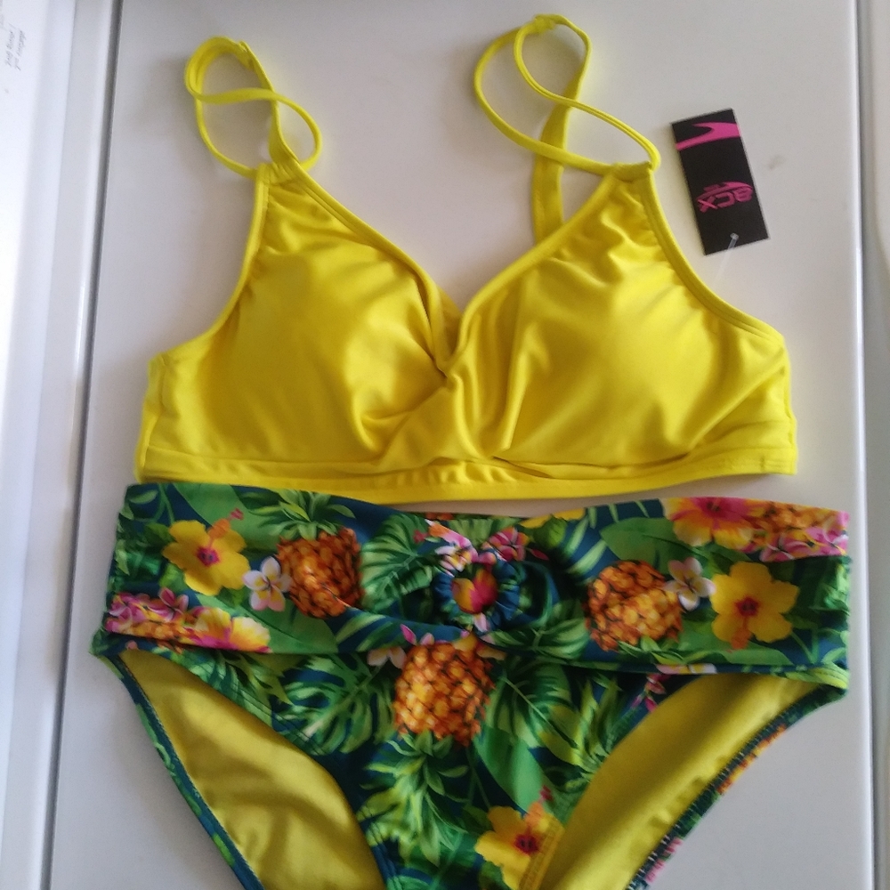 NWT tropical 2 piece bathing suit. Medium